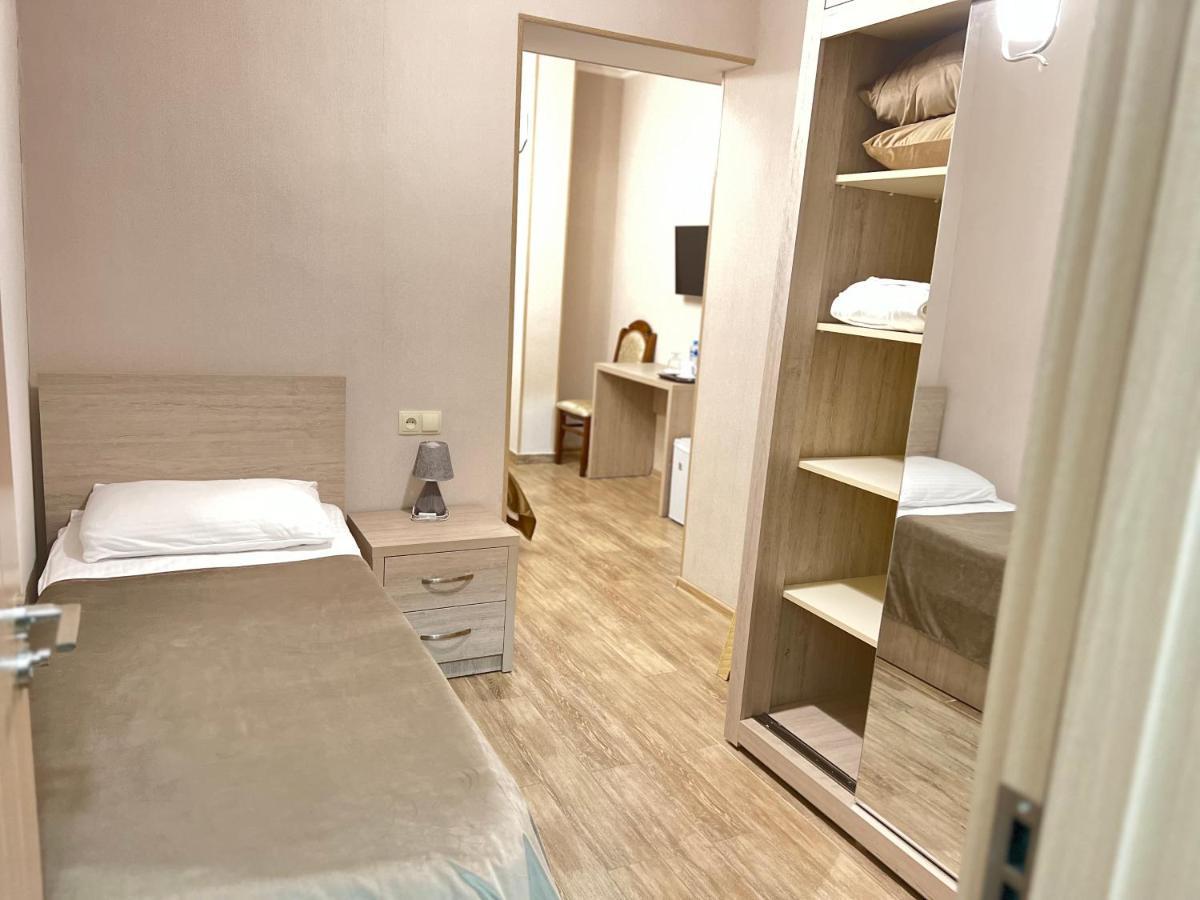 Family Hotel Triston Tbilisi Eksteriør billede